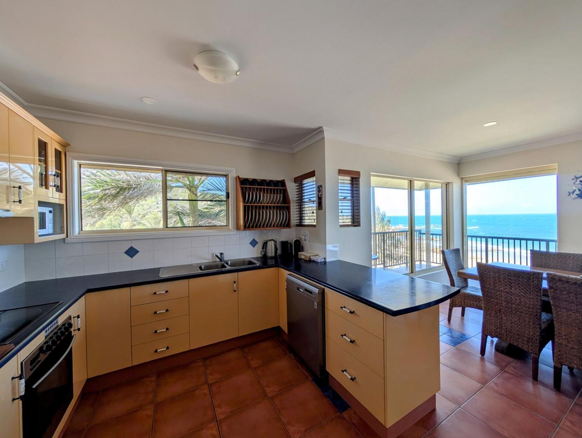 Rose Bay Resort Bowen Bagian luar foto
