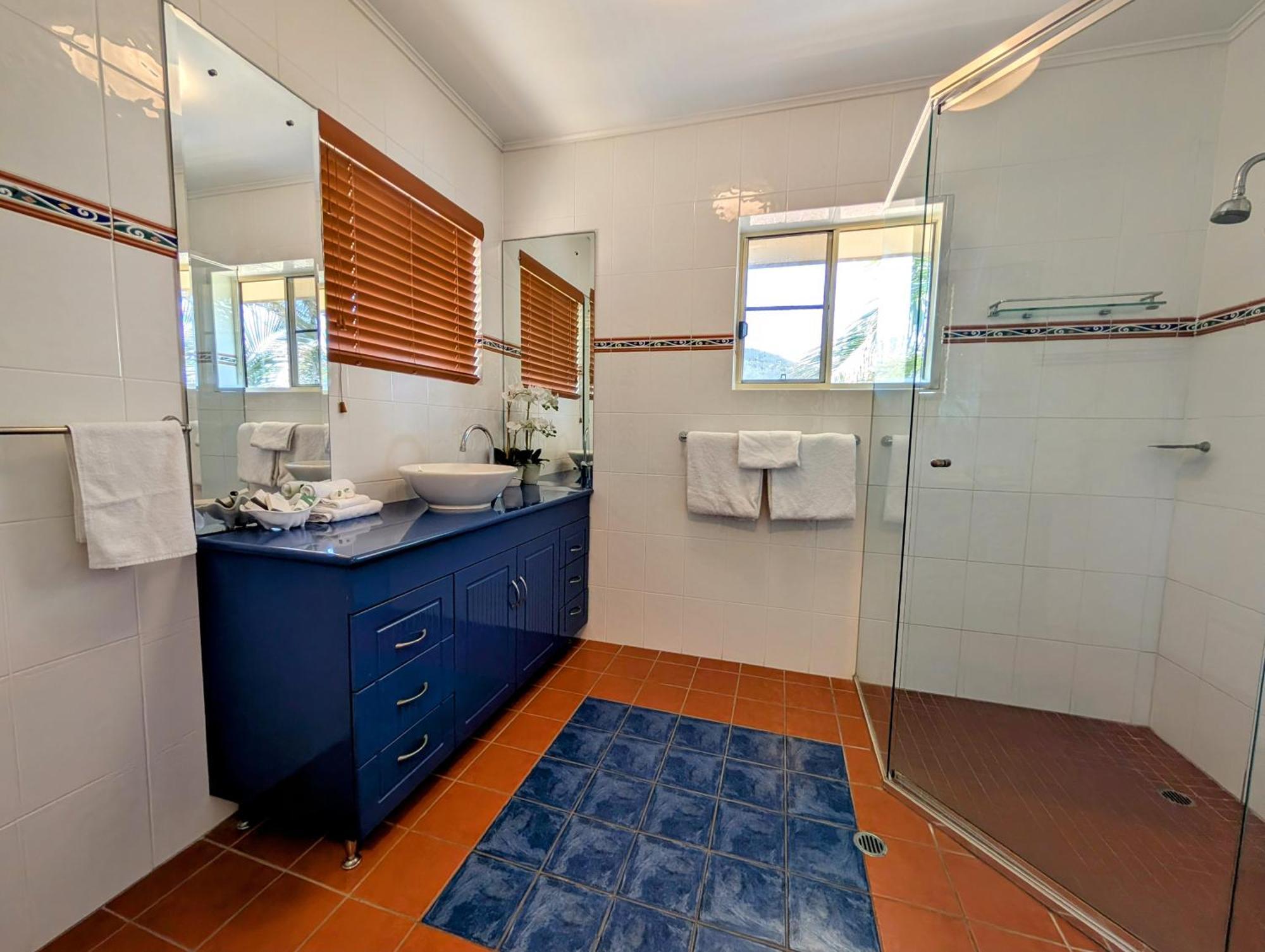 Rose Bay Resort Bowen Bagian luar foto