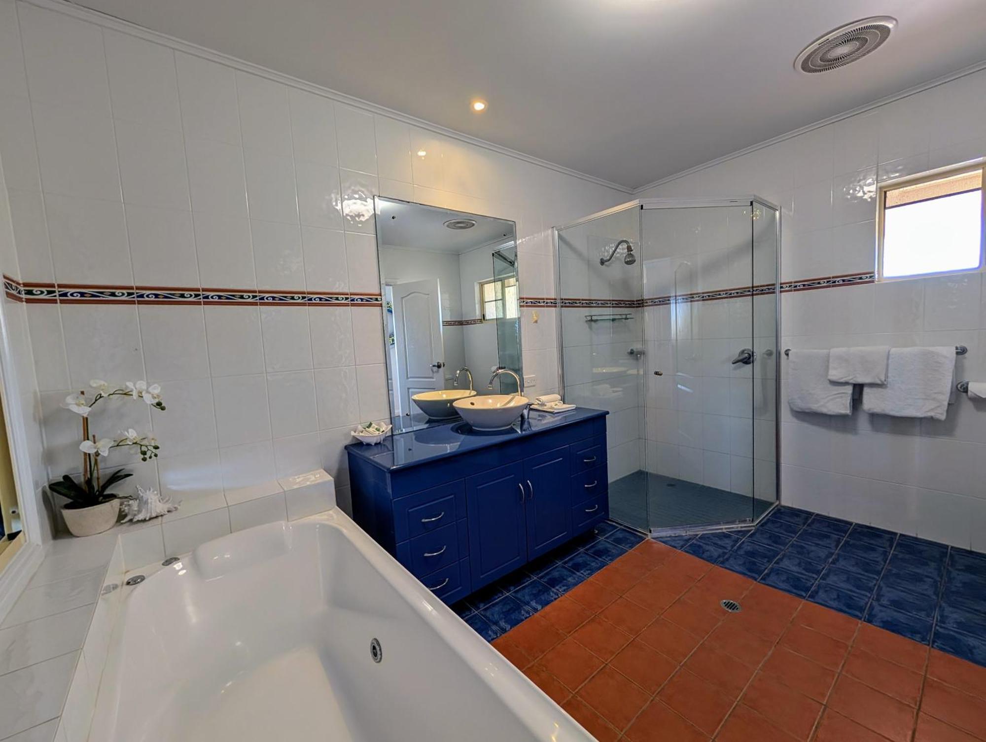 Rose Bay Resort Bowen Bagian luar foto