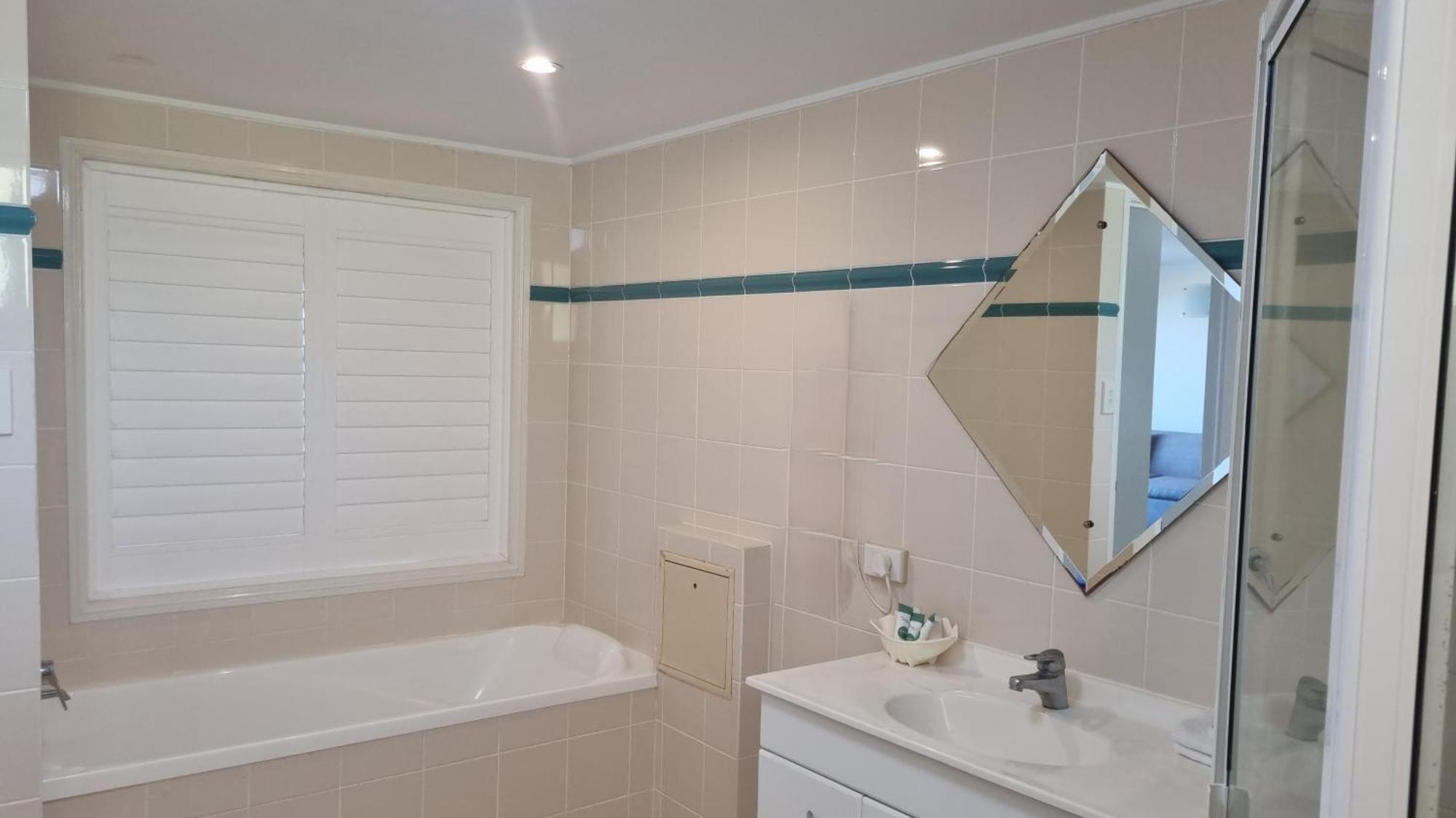 Rose Bay Resort Bowen Bagian luar foto