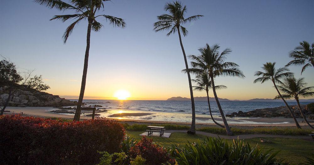 Rose Bay Resort Bowen Bagian luar foto