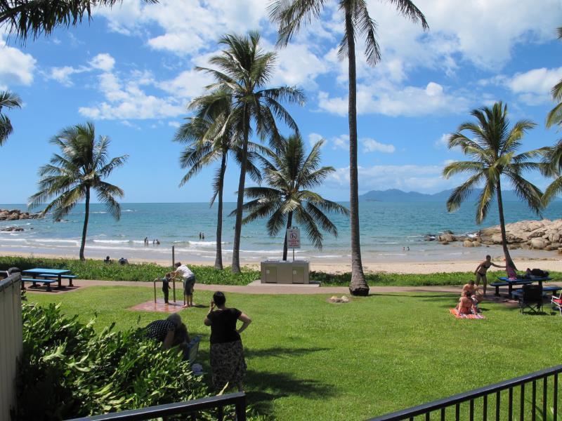 Rose Bay Resort Bowen Bagian luar foto